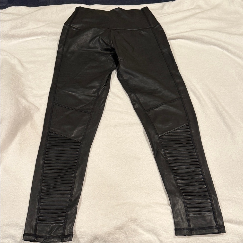 7 For All Mankind Black Faux Leather Leggings - Picture 4 of 5